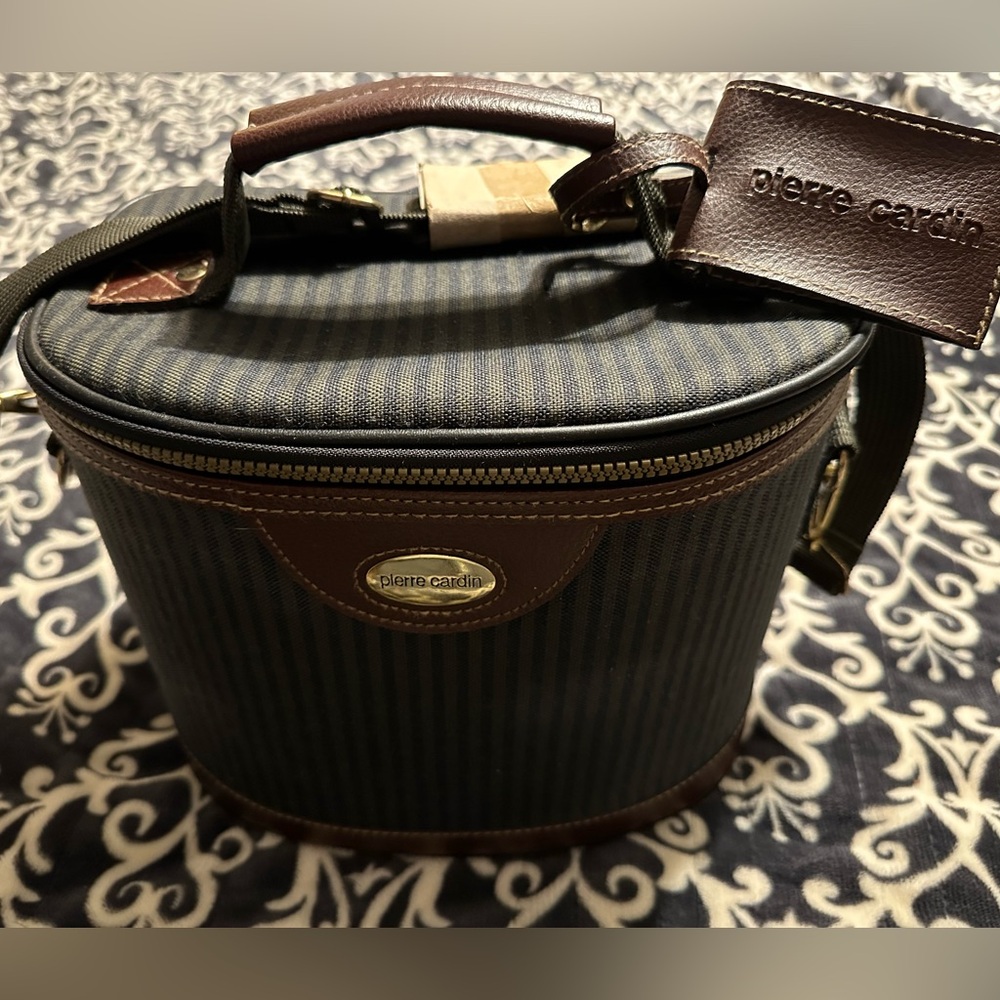 Pierre Cardin Makeup travel bag - Picture 2 of 8